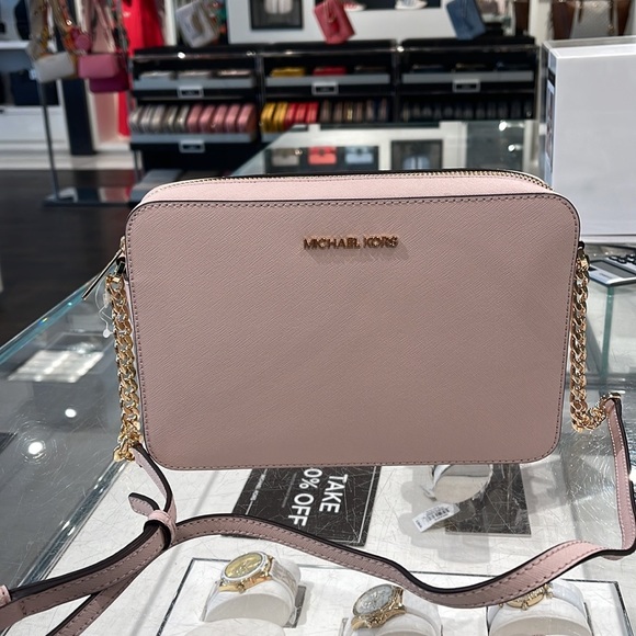 Michael Kors Jet Set Item Large East West Zip Crossbody Leather Powder Blush
NWT - Picture 12 of 16